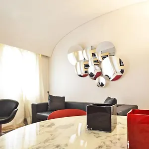  Apartment Ai Bareteri Luxury Canal View