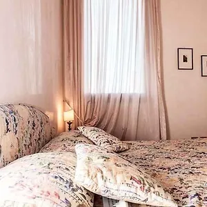  Apartment Palazzo San Marco: Historic With Lift