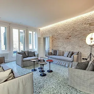  Apartment Stunning Modern In The Heart Of